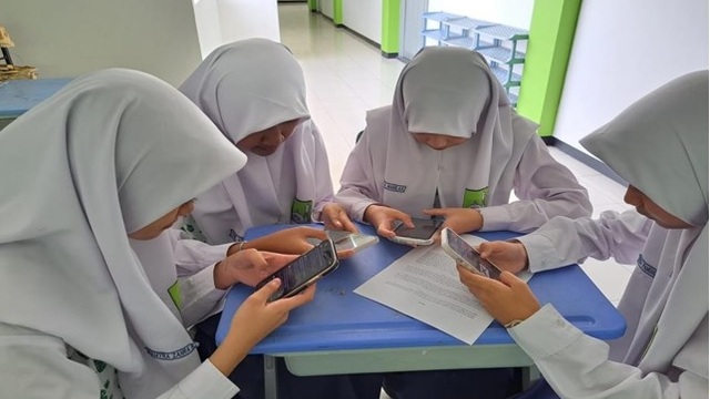 Pengaruh Gadget terhadap Prestasi Belajar Siswa SMP