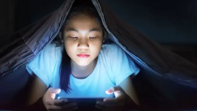 Dampak Kecanduan Media Sosial Terhadap Pola Tidur Siswa SMP
