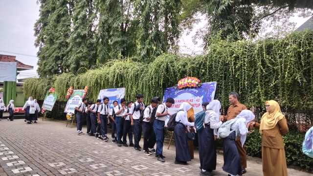 Membangun generasi santun